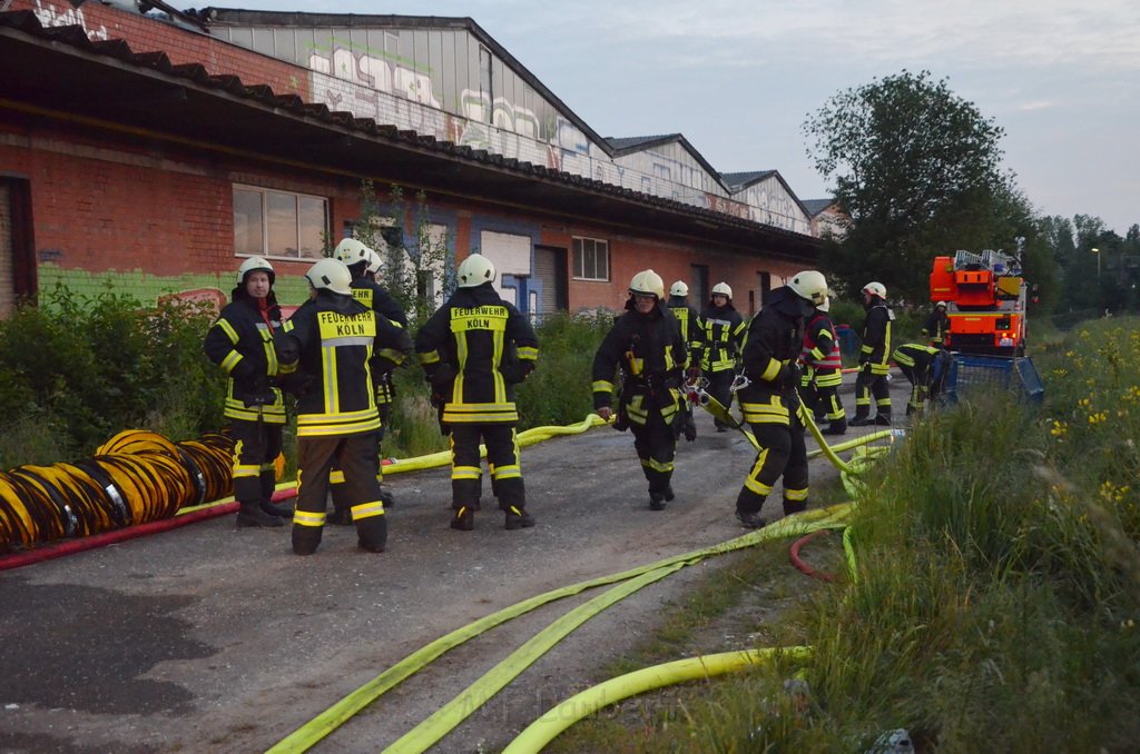 Grossfeuer Poco Lager Koeln Porz Gremberghoven Hansestr P360.JPG - Miklos Laubert